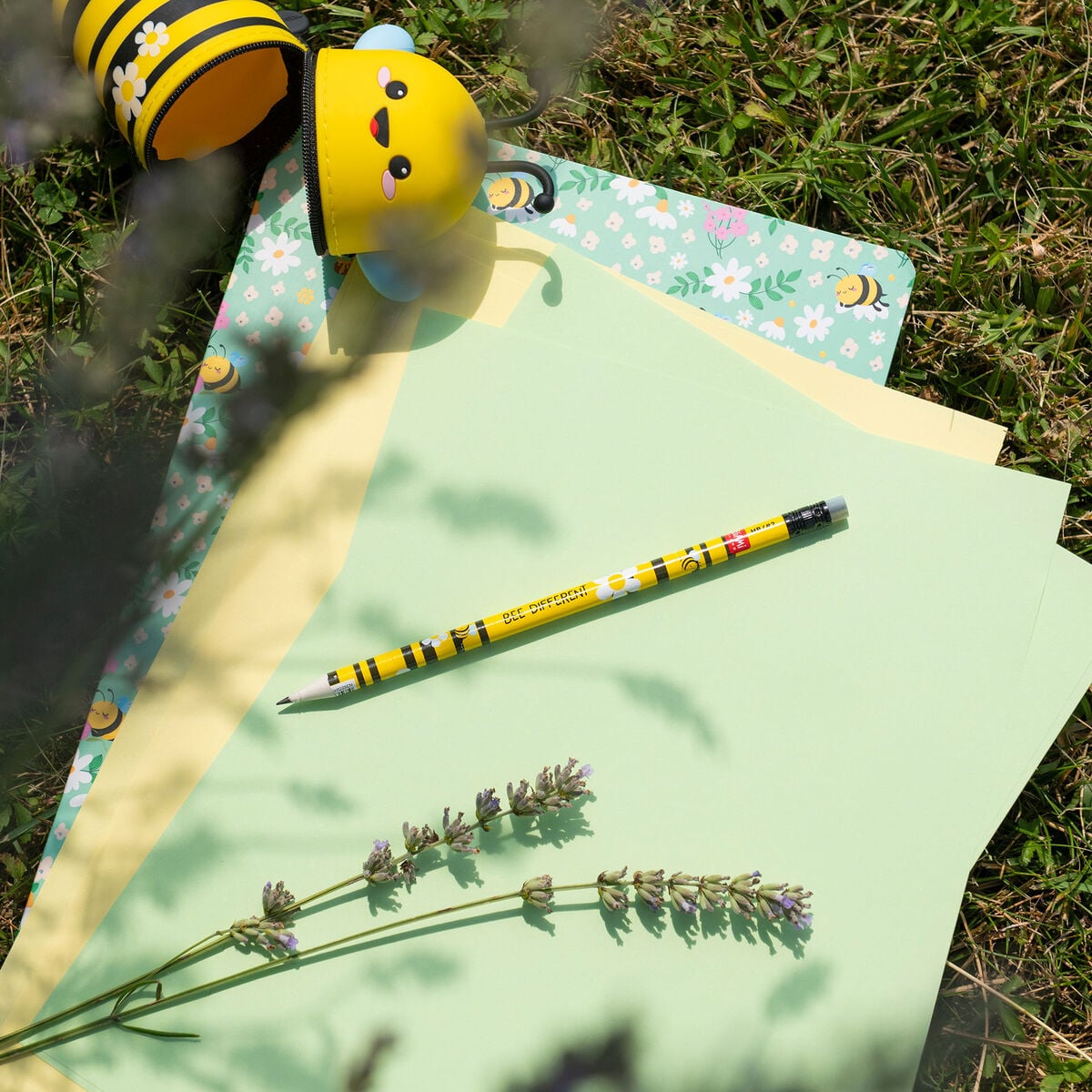 Lápiz de Papel Reciclado - I Used To Be a Newspaper - Bee